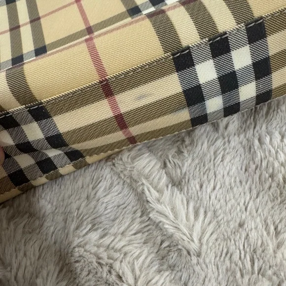 👜 Authentic Burberry Nova Check Shoulder Bag - Picture 5 of 7